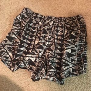 ‼️MUST GO‼️MAKE OFFER‼️Linen shorts w/pockets